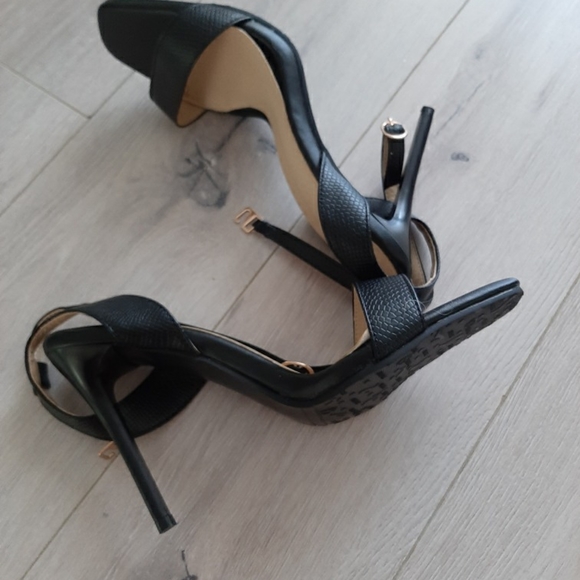 Sandals - Picture 2 of 4